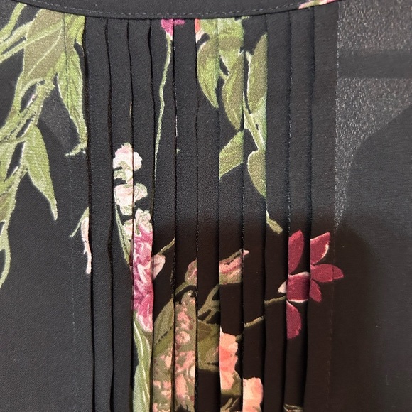 Denver Hayes 2xl Floral Sleeveless Top - Black and Pink- pleating and buttons - Picture 10 of 11
